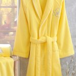 Халат махровый Lilium желтый с вышивкой Soft