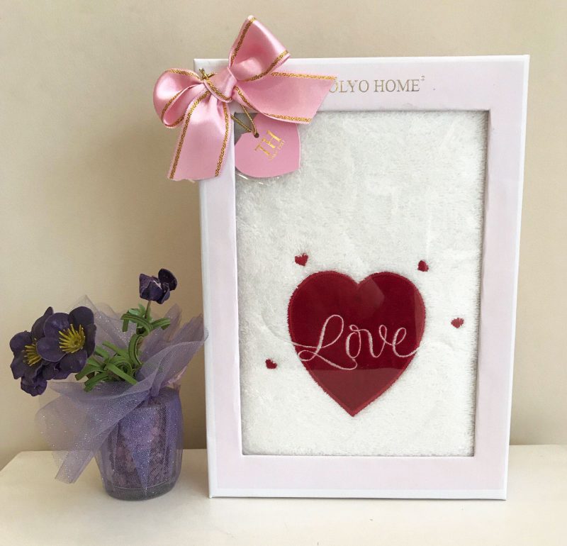 TIVOLYO-HOME-WHITE-LOVE-50X100-ПОЛОТЕНЦЕ-.jpg