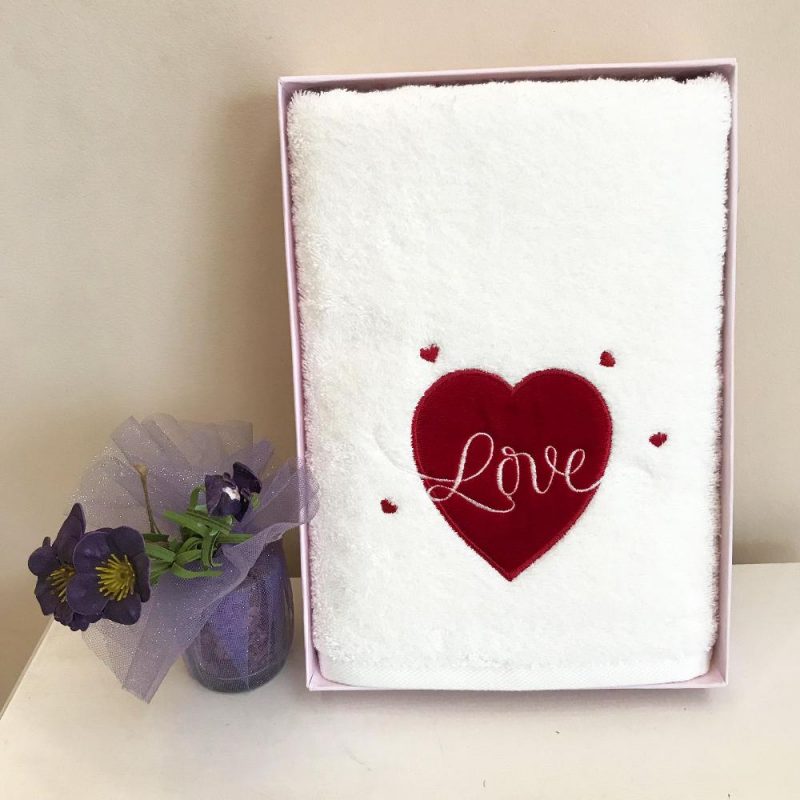 TIVOLYO-HOME-WHITE-LOVE-50X100-ПОЛОТЕНЦЕ.jpg
