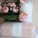 Tivolyo-Home-Простынь-махровая-на-резинке-с-наволочками-кремовый.jpg